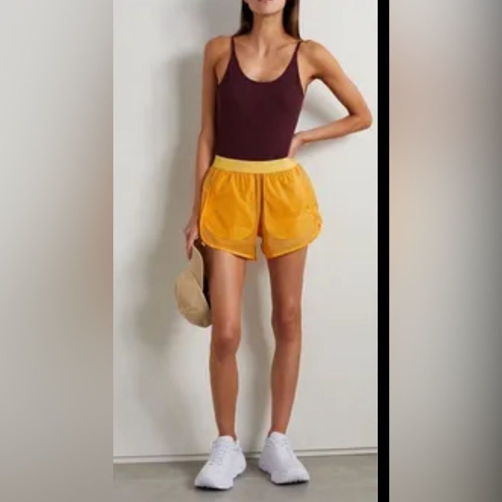 Outdoor Voices Yellow Break light 4 sport shorts NWT RARE XL MSRP $68